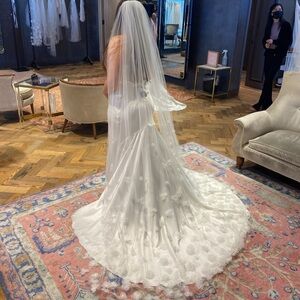 Never worn, brand new veil.